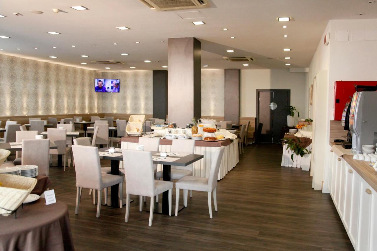 Hotel Majorca Sul Mare In Centro A ริชโชเน ภายนอก รูปภาพ