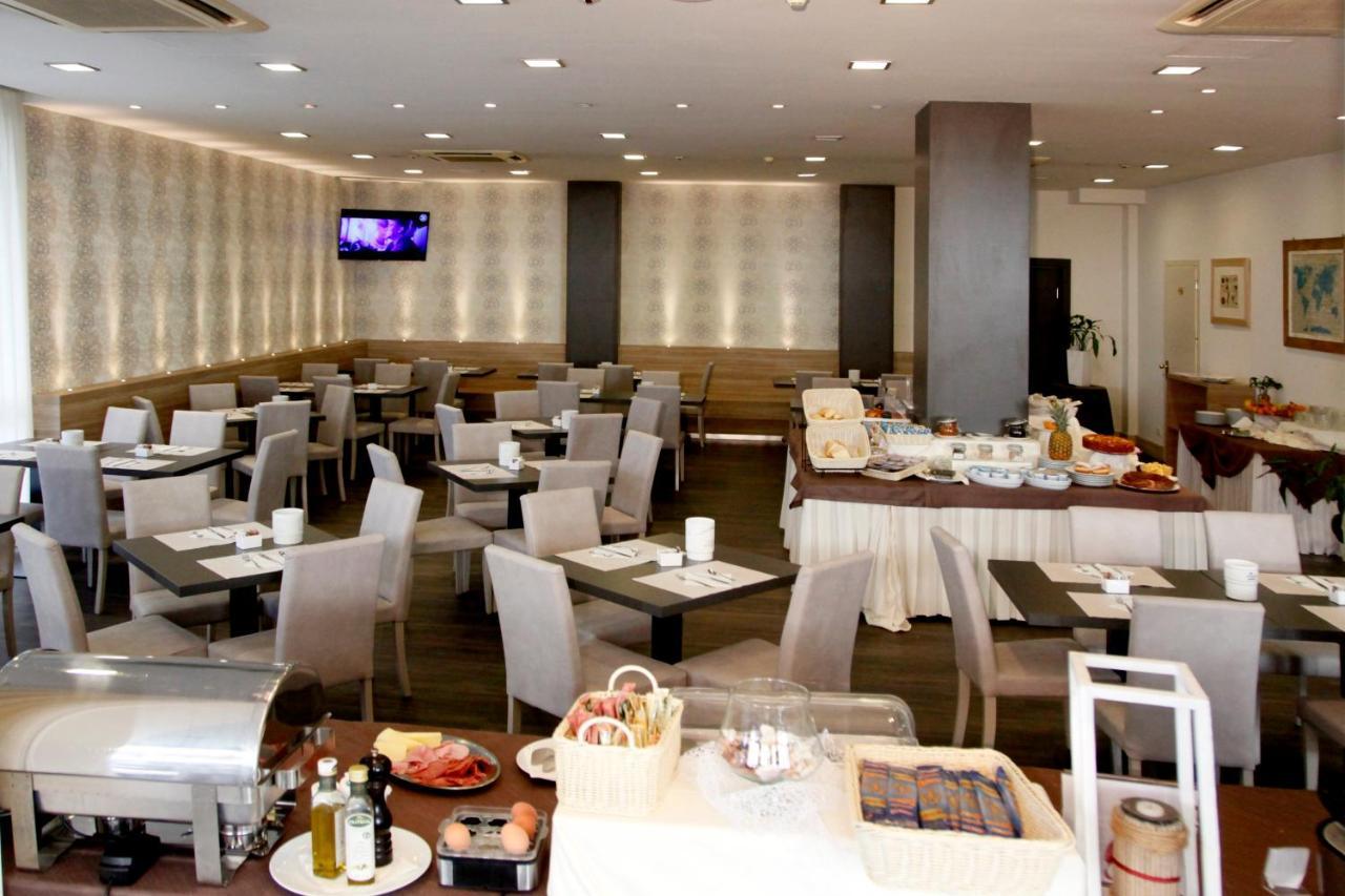 Hotel Majorca Sul Mare In Centro A ริชโชเน ภายนอก รูปภาพ